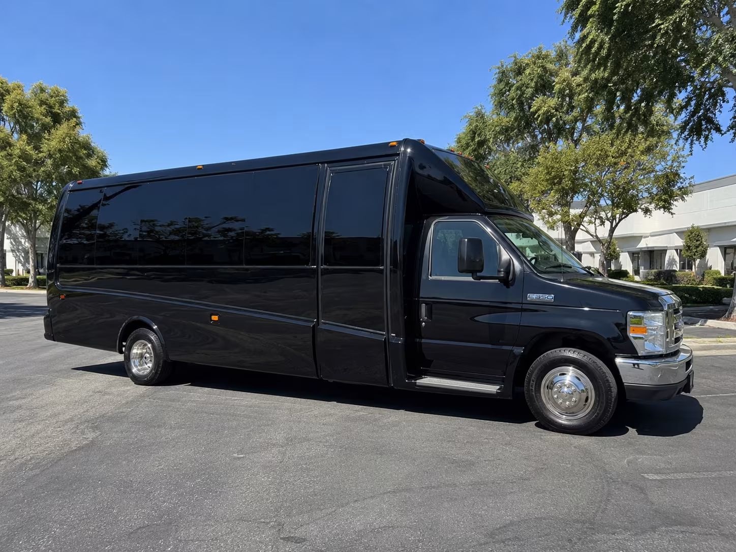 bus rentals for plant tours and site visit transportation in baytown